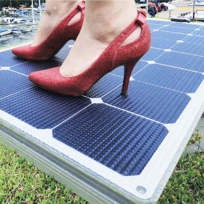 İyi bir fiyat. Siyah Şebeke Kapalı Taşınabilir Monokristalin Güneş Panelleri 55W 12V RV için Araç parkı için Deniz Teknesi çevrimiçi
